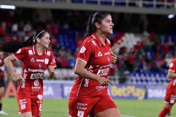 Cali unida por el fútbol femenino ¡Vamos escarlata!