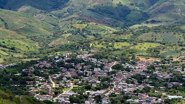 Agua más pura para familias campesinas de la vereda San Vicente en Dagua