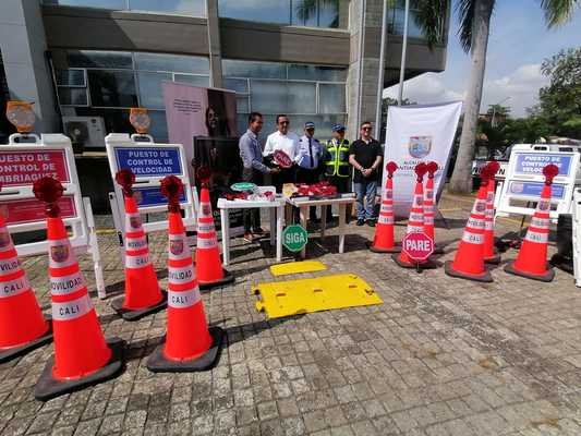 Movilidad recibió más de 100 elementos donados para seguridad vial