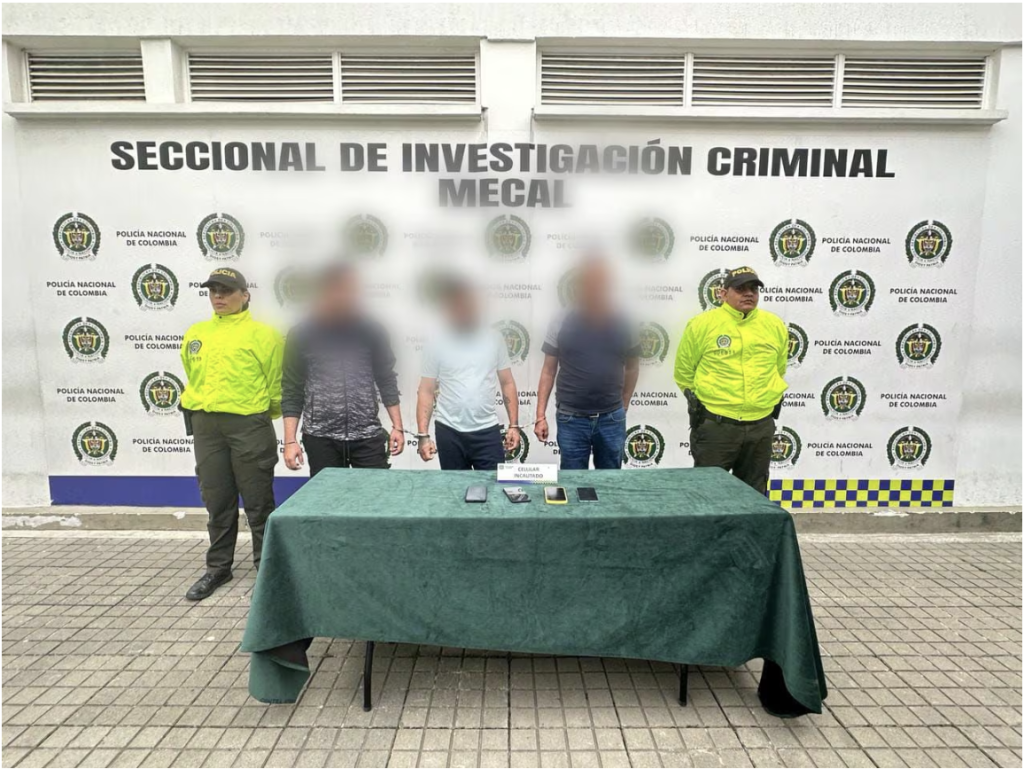 Tres de los presuntos fleteros fueron capturados en Cali y uno en Bello, Antioquia. Otras dos personas que se encuentran con medida de aseguramiento intramural por otros hechos fueron imputadas. | Foto: Policía de Cali
