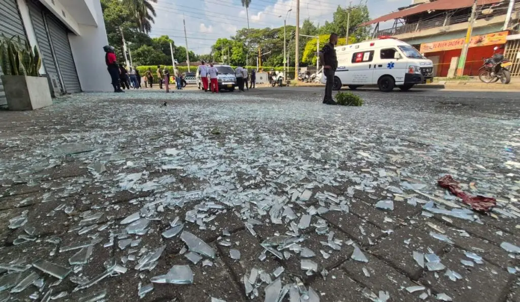 Explosión en inmediaciones de la Base Aérea Marco Fidel Suárez de Cali | Foto por: CW+Noticias