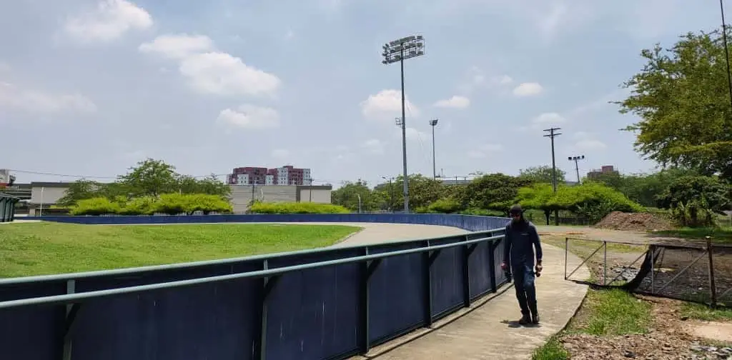 Nueva iluminación con 137 proyectores LED transforma el Patinódromo de Cali