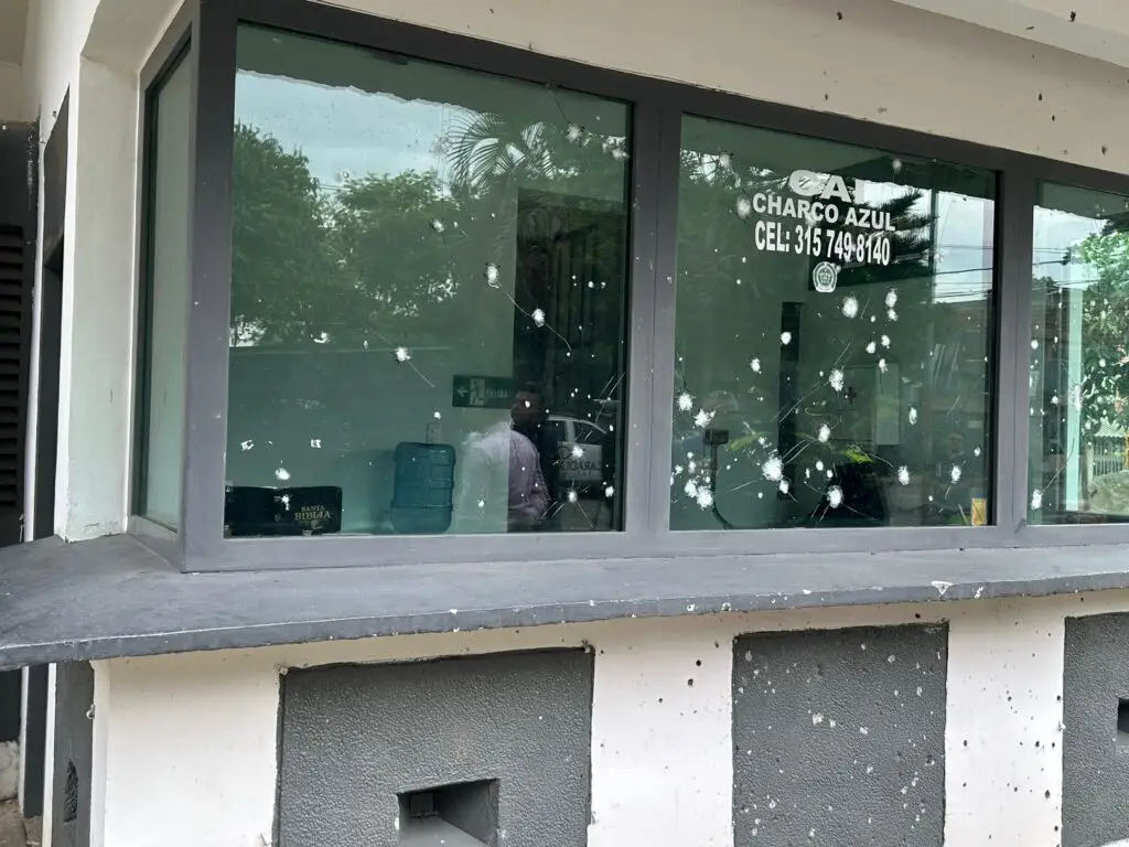 Artefacto explosivo impacta el CAI de Charco Azul: así amaneció