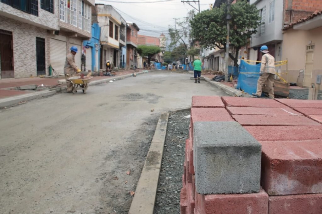 La ruta salsera del Obrero entra en una nueva etapa con el avance del adoquinado