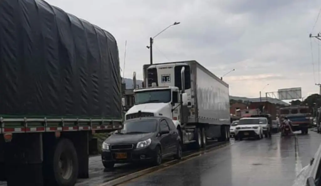 Viajeros afectados por cierre de la vía Panamericana tras hechos de orden público