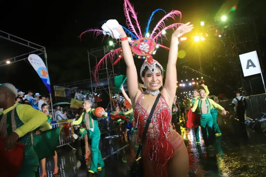 De Cali para el mundo: la Feria 68 arrancó con un Salsódromo lleno de tradición y baile