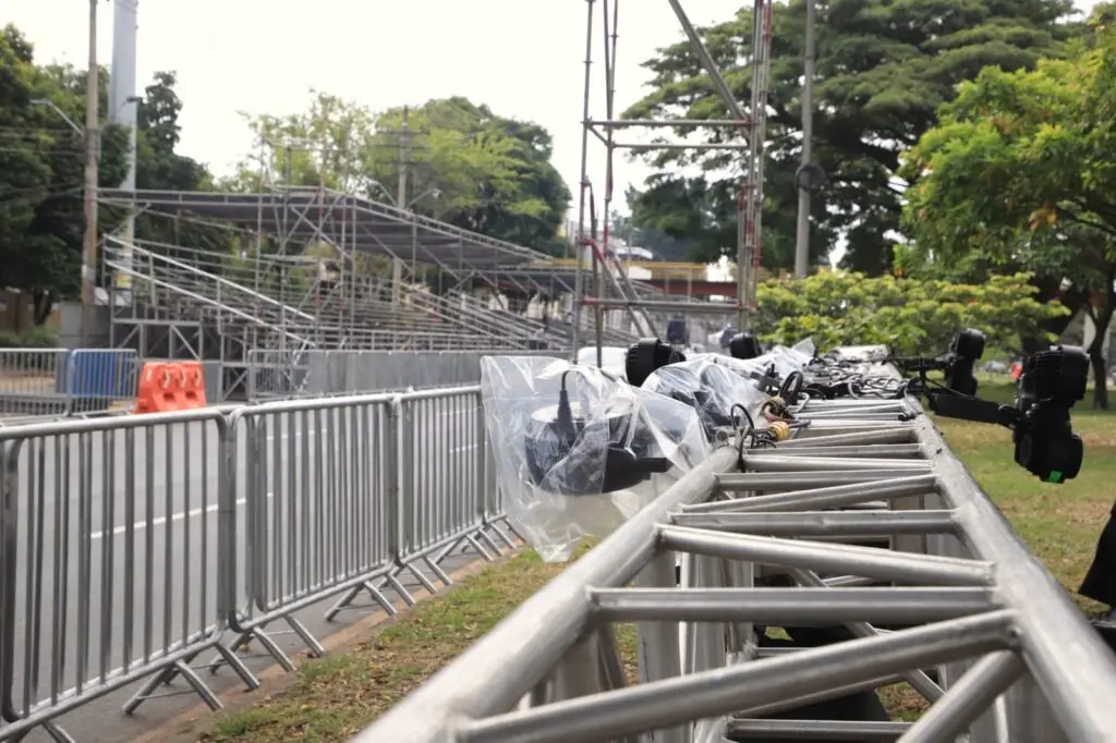 Feria de Cali 2025: montaje de graderías, iluminación y logística entra en etapa final