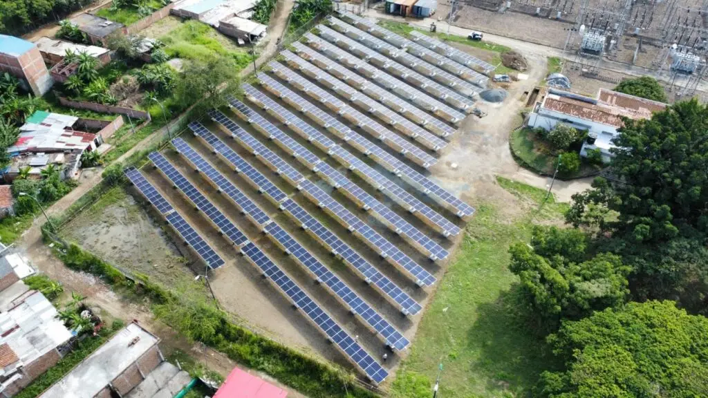 Más de 55.000 luminarias LED y 1.880 hogares con energía solar transforman el servicio eléctrico de Cali