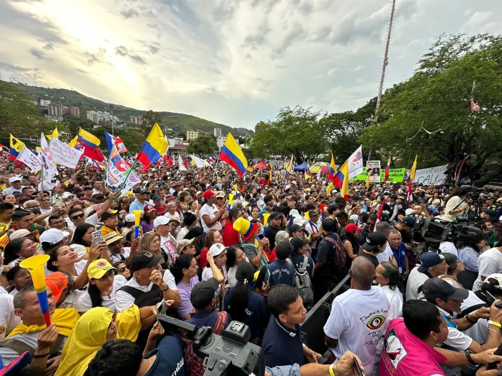 Iván Cepeda lanza fuerte mensaje desde el Parque de las Banderas en Cali