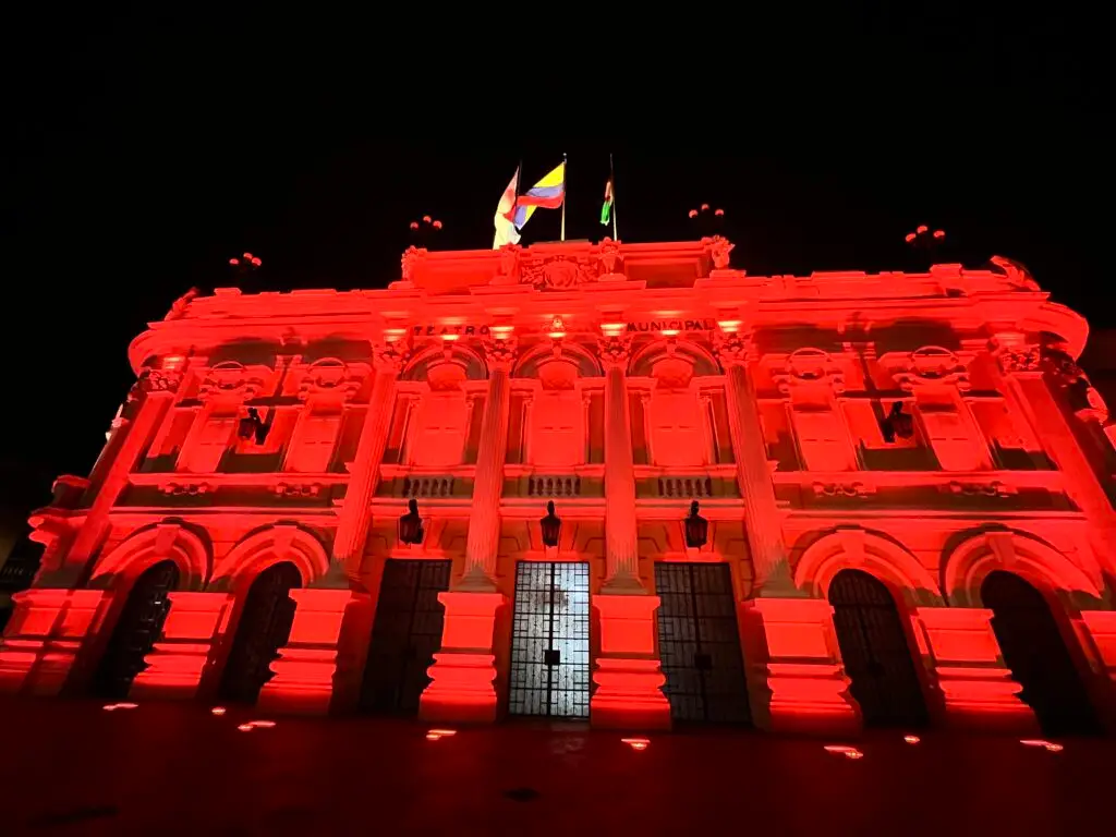 Monumentos de Cali se tiñen de rojo por el Día de San Valentín. Foto: Alcaldía de Cali