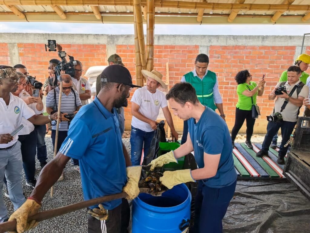 Comuna 15 inaugura planta comunitaria de compostaje. Foto: Alcaldía de Cali
