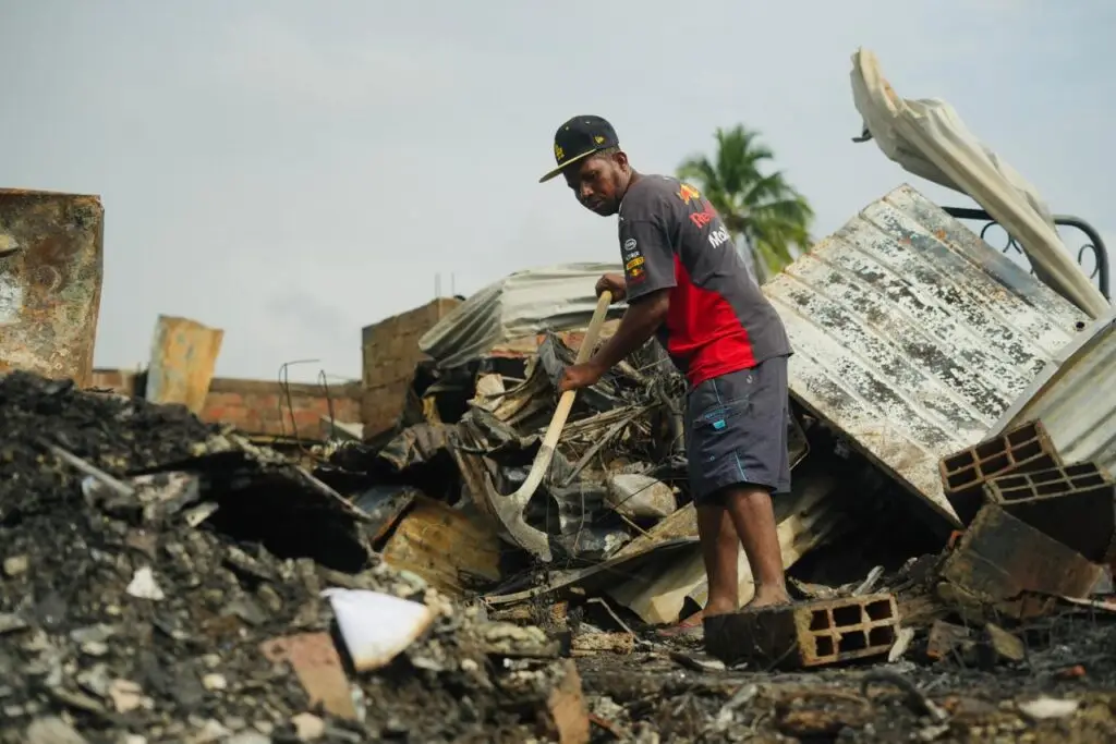 Anuncian ayudas para cerca de 200 damnificados tras incendio en Cali