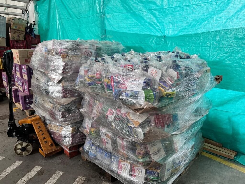 Ayudas para damnificados por incendio en el oriente de Cali. Foto: Alcaldía de Cali