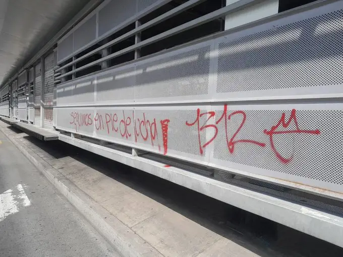 Daños a bus y estaciones del MIO durante marcha estudiantil. Foto: redes sociales