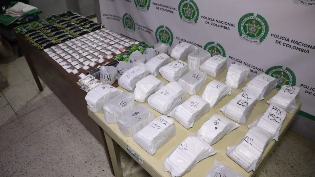 Dos capturados y miles de dosis decomisadas en la Comuna 18. Foto: Policía Metropolitana de Cali