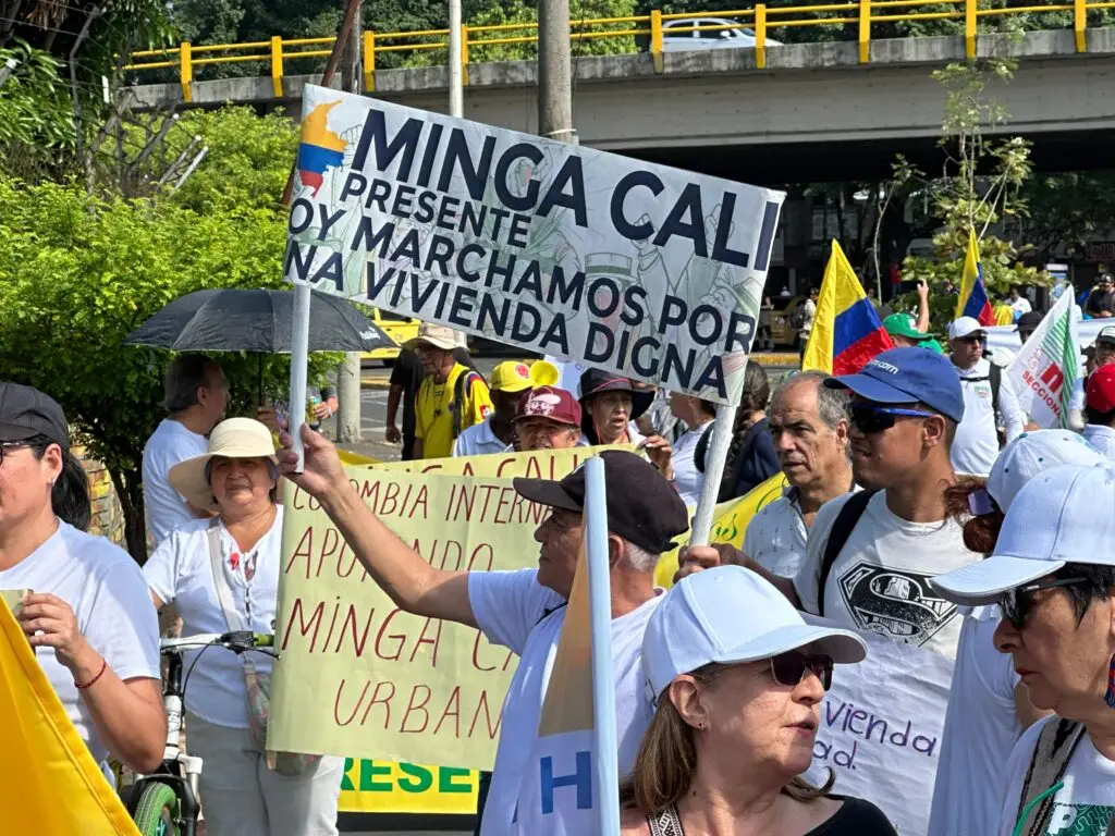 Así avanza la marcha del 1 de mayo en Cali. Foto: CW+