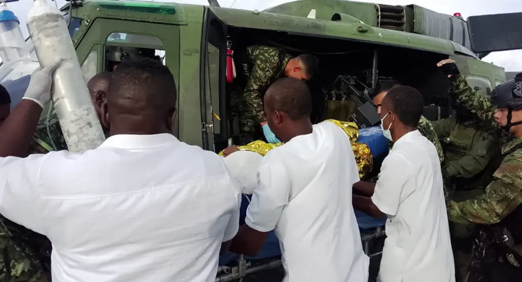 Trasladan a Cali a cuatro menores heridos por mina en Nariño. Foto: Ejército Nacional