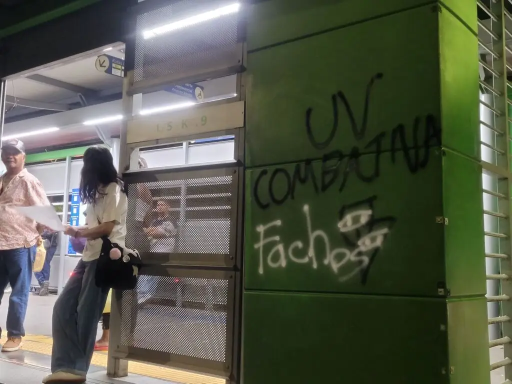 Estaciones del MIO vandalizadas en Cali durante protesta estudiantil. Foto: Alcaldía de Cali
