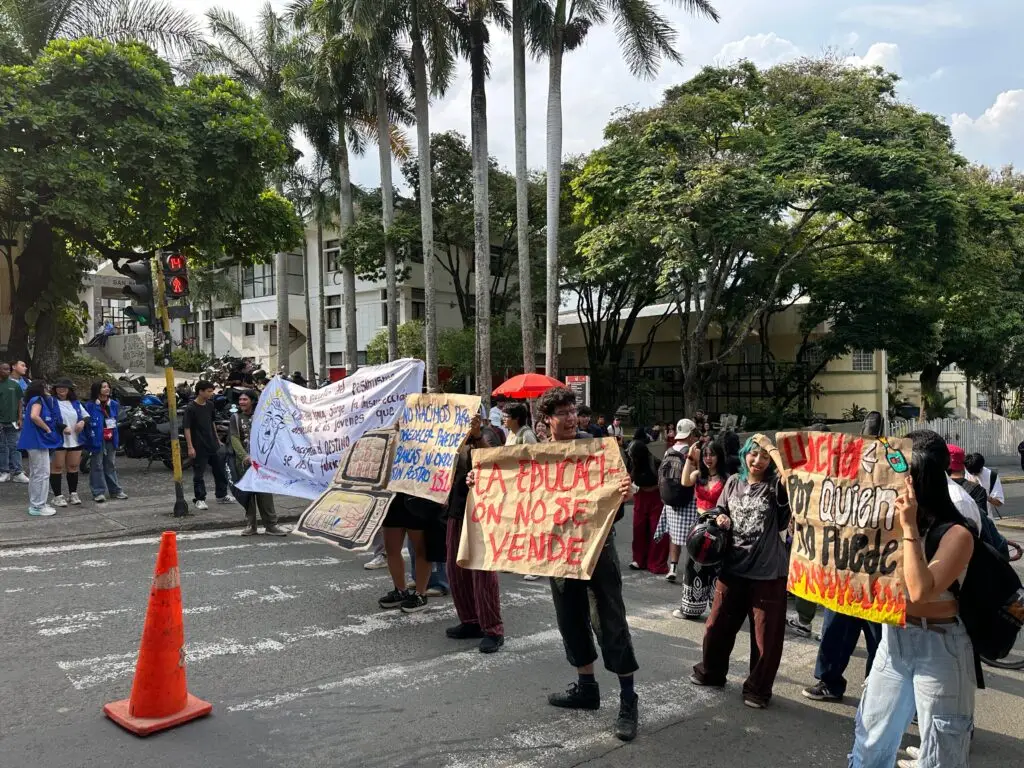 Estudiantes realizan plantón en Cali por los cinco años del estallido social