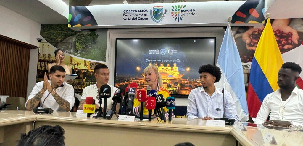 Gobernadora con jugadores de Colombia. Foto: CW+