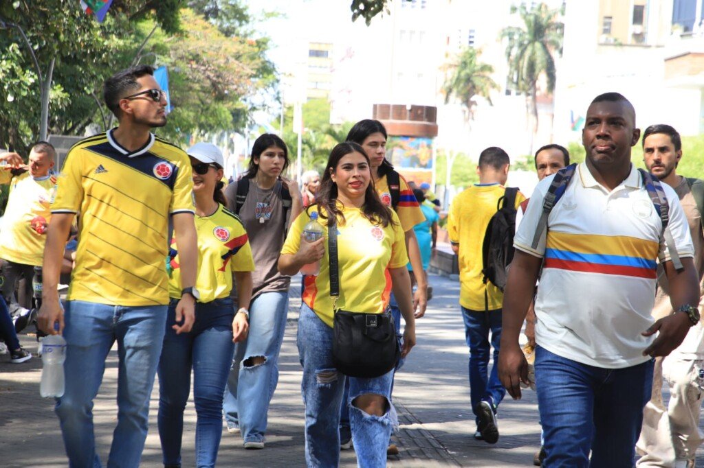 Los caleños salieron con sus camisetas de Colombia. Foto: Alcaldía de Cali