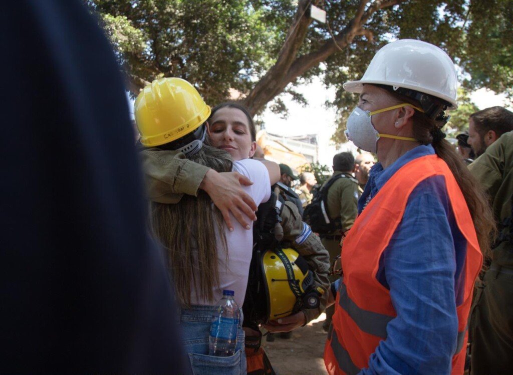 Julieth Velásquez, la bombera bogotana que planificó los rescates tras el sismo. Foto: Alcaldía de Cali