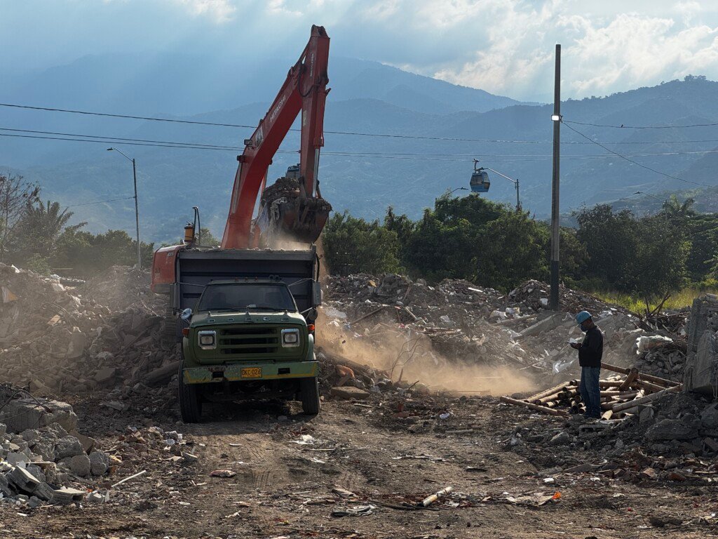 Cali ya retiró más de 30.000 toneladas de escombros tras el terremoto. Foto: CW+