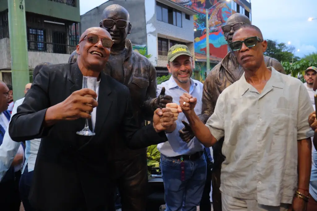 : Brindis en la inauguración del recorrido del barrio Obrero